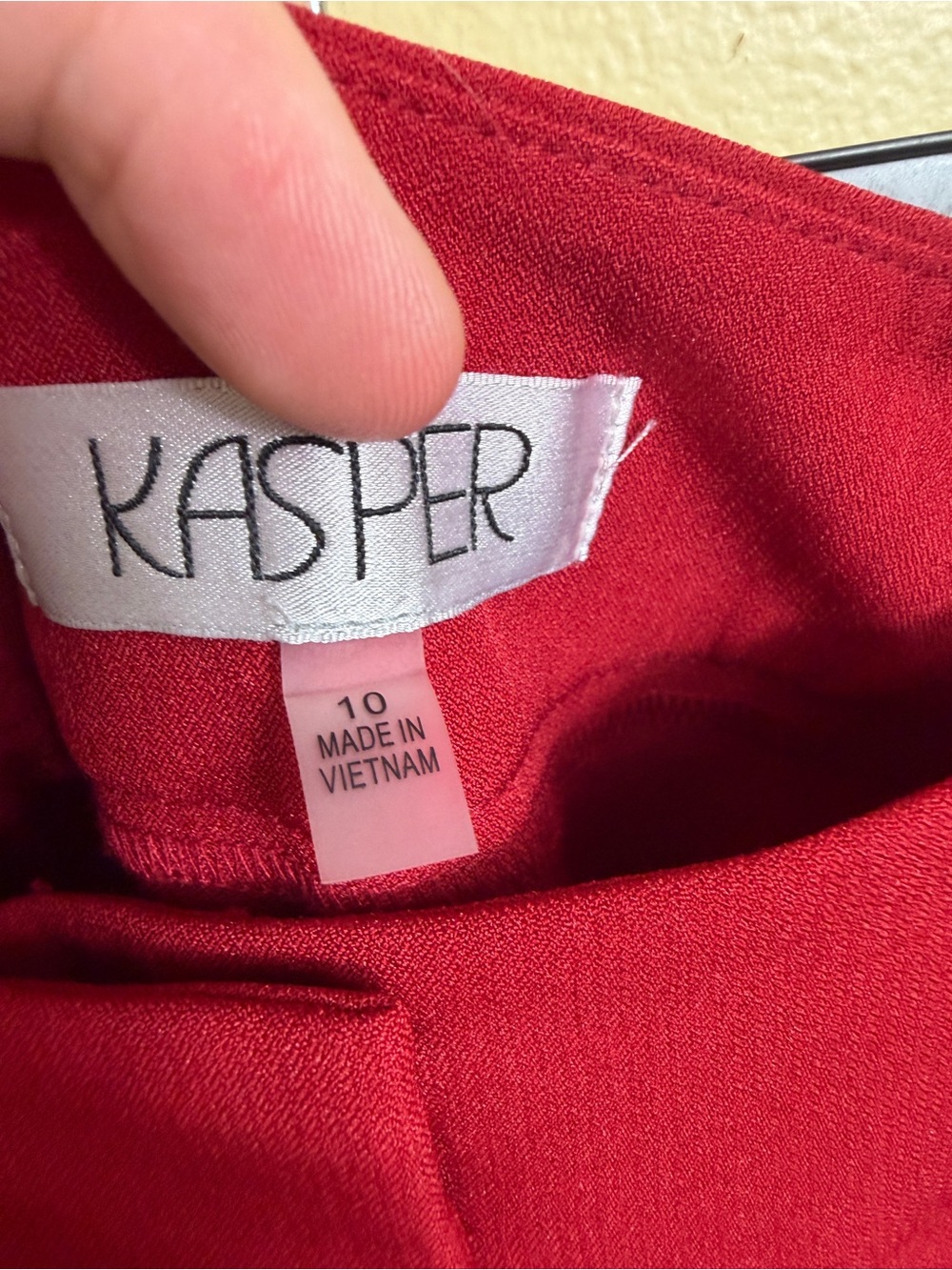 Kasper red pant suit. Size 10. - Picture 6 of 6